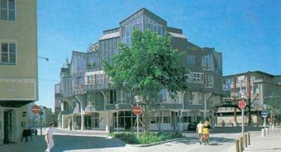 Moderne Mehrfamilienhausanlage mit Glasfassaden in Osnabrück im urbanen Kontext